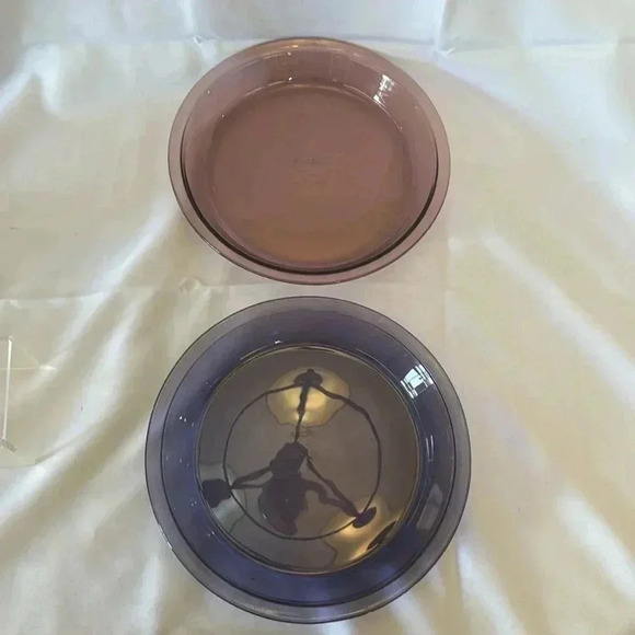 Set of 2 Pyrex #209 9” inch Glass Pie Baking Plates Amethyst Purple & Cranberry - Picture 3 of 7